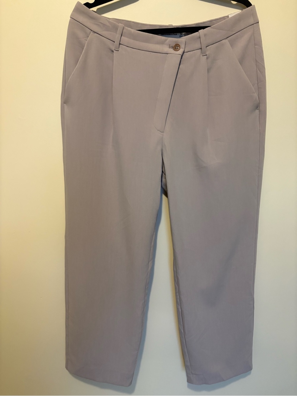 New with Tag Abercrombie & Fitch Tan Cross over Waist Dress Pants 32/14 short